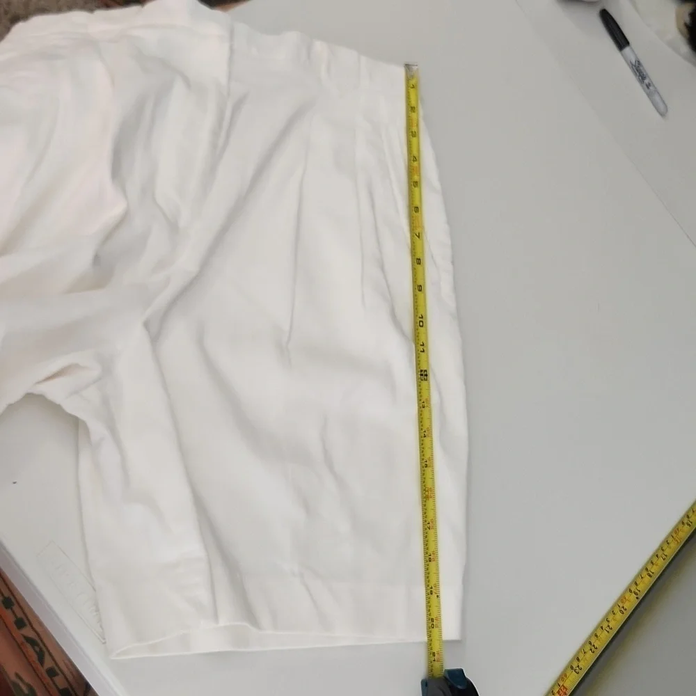 Izod Club shorts Size 16 womens Corduroy High waisted white